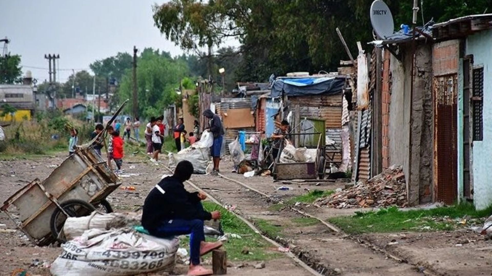 La pobreza en Argentina baja al 31,6% y aún afecta a 15 millones de ...
