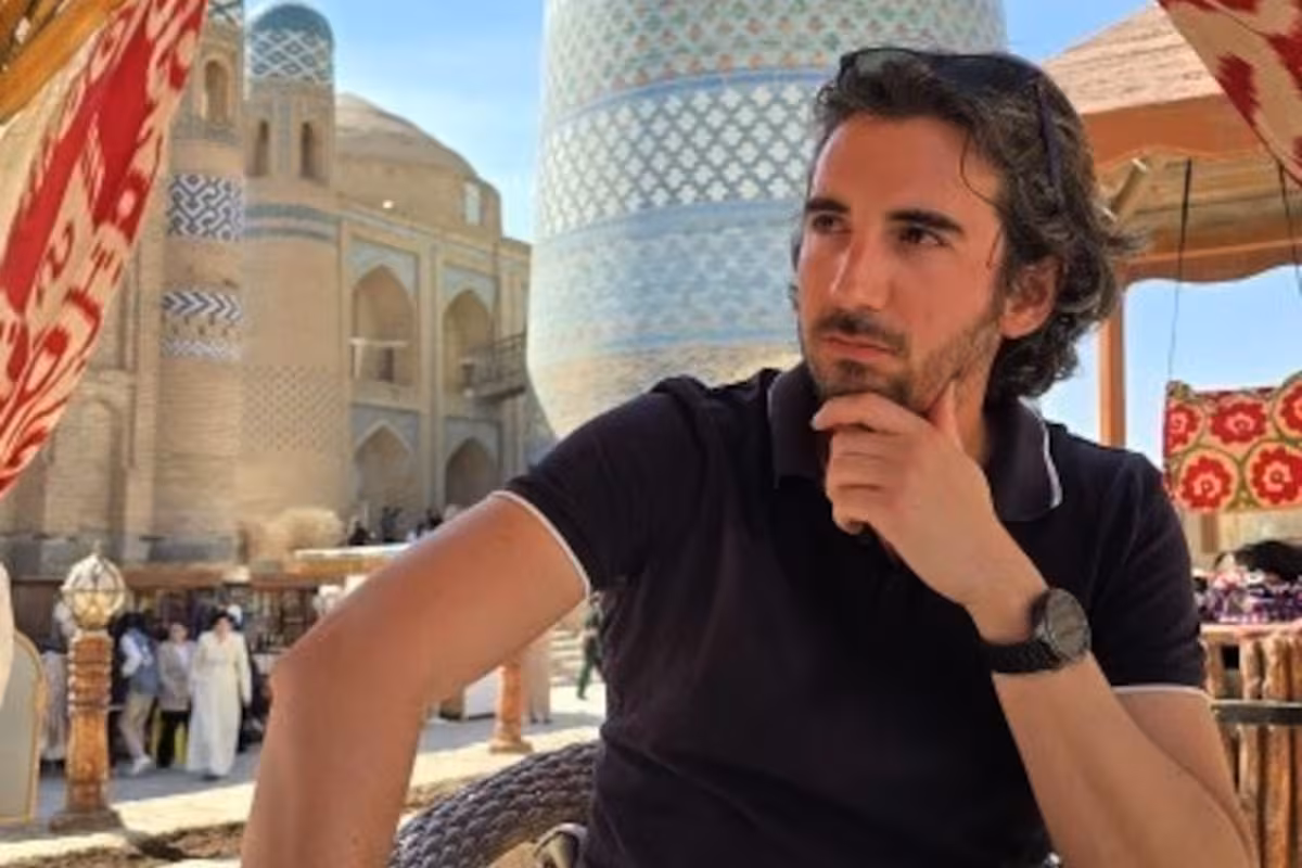 Creyó que era el amante de su esposa y asesinó de 13 puñaladas a un ingeniero argentino en Madrid, luego se suicidó