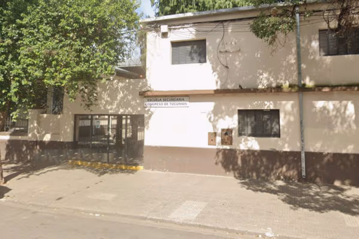 Un alumno de 14 años llevó un revólver a una escuela en Tucumán y la disparó en el aula: no hubo heridos