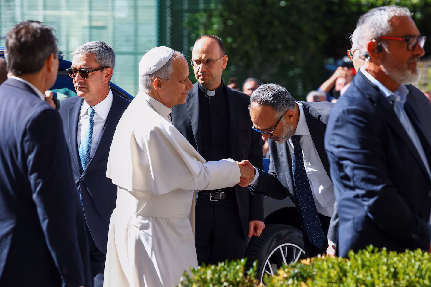El Vaticano confirmó que la cirugía del papa León XIV concluyó con éxito